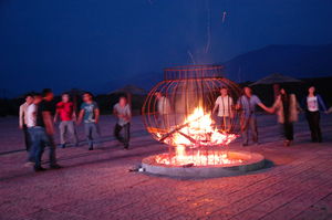 乌龙峡团建篝火晚会