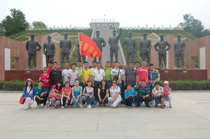 平型关战役遗址全体员工及家属合影